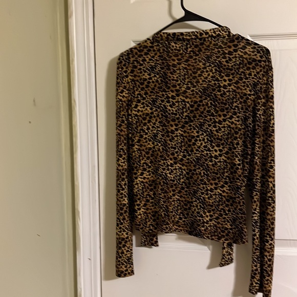 Heavenly long sleeve animal print top for women with built in scarf. Size M - Picture 4 of 5